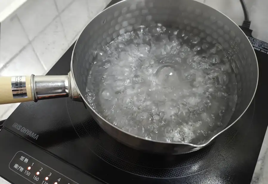 IHクッキングヒーターのお湯が沸騰した様子