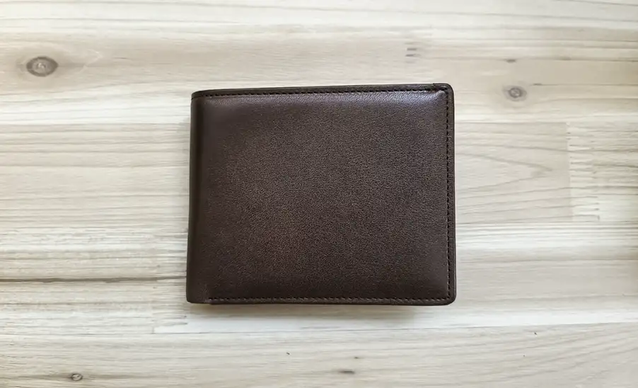 Amazonのstyle本舗で購入した栃木レザーの二つ折り財布（ブラウン）