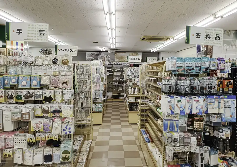 セリアの手芸コーナーと衣料品コーナー