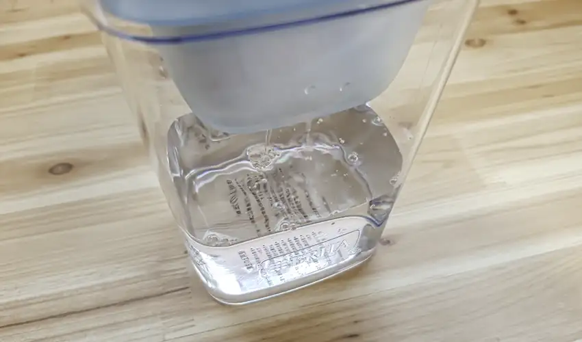 BRITA リクリエでろ過している様子の画像